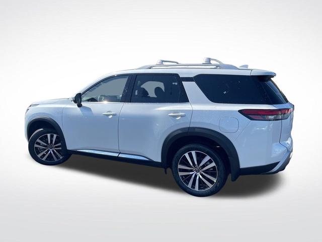 Photo of 2025 Everest White Pearl Tricoat Nissan Pathfinder