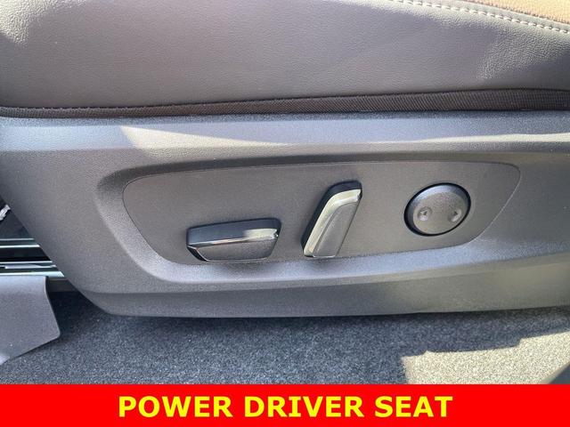 Photo of 2025 Everest White Pearl Tricoat Nissan Pathfinder