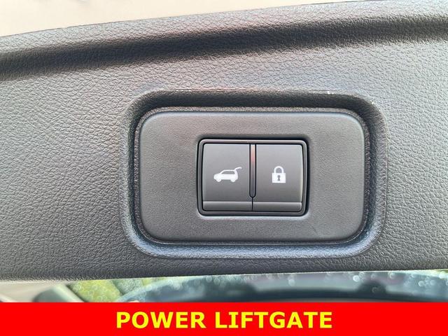 Photo of 2025 Everest White Pearl Tricoat Nissan Pathfinder