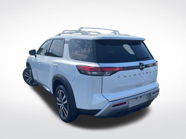 Photo of 2025 Everest White Pearl Tricoat Nissan Pathfinder