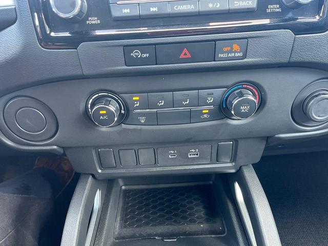 Photo of 2024 Glacier White Nissan Frontier