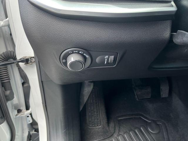 Photo of 2024 Bright White Clearcoat Jeep Compass