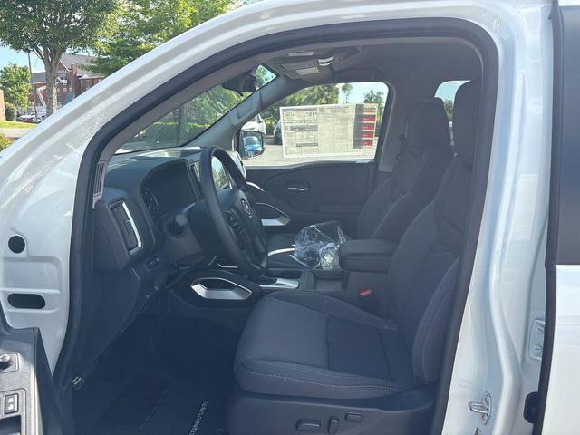Photo of 2025 Glacier White Nissan Frontier