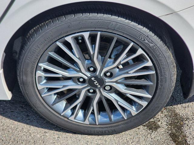 Photo of 2022 Snow White Pearl Kia Forte
