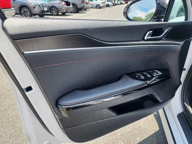 Photo of 2023 Glacial White Pearl Kia K5