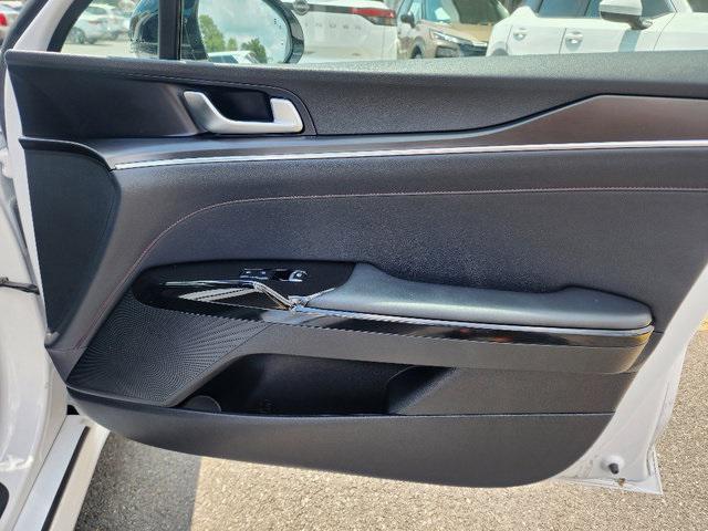 Photo of 2023 Glacial White Pearl Kia K5