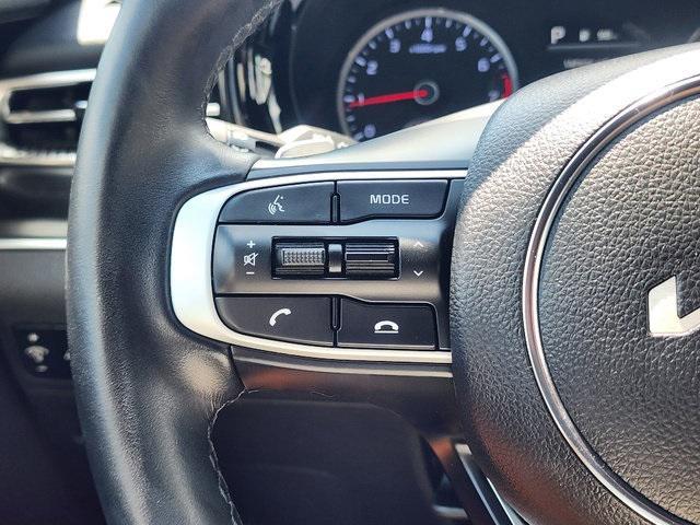 Photo of 2023 Glacial White Pearl Kia K5