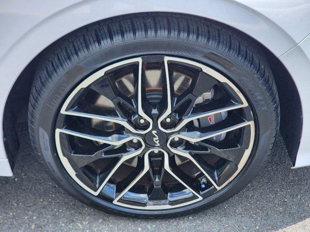 Photo of 2023 Glacial White Pearl Kia K5
