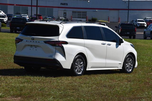 Photo of 2021 Blizzard Pearl Toyota Sienna