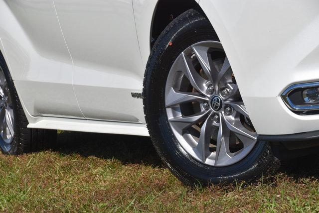Photo of 2021 Blizzard Pearl Toyota Sienna