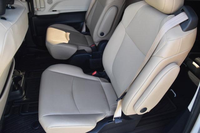 Photo of 2021 Blizzard Pearl Toyota Sienna