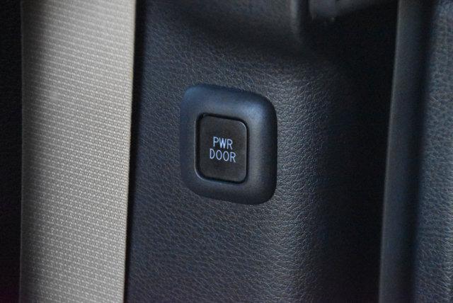 Photo of 2021 Blizzard Pearl Toyota Sienna