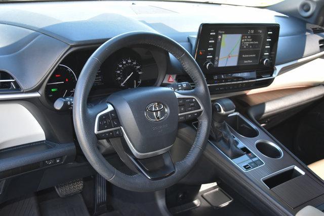 Photo of 2021 Blizzard Pearl Toyota Sienna