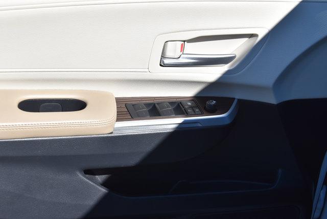 Photo of 2021 Blizzard Pearl Toyota Sienna