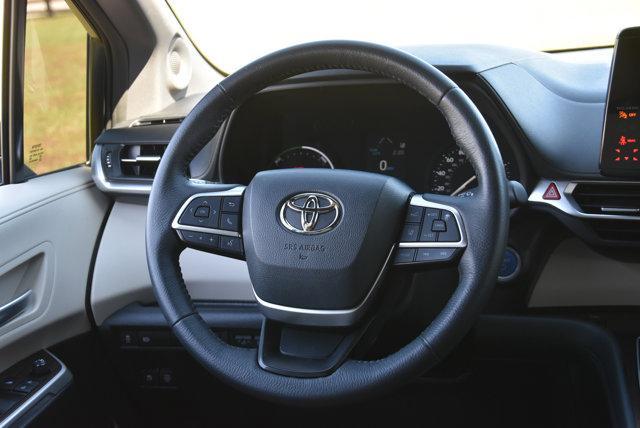 Photo of 2021 Blizzard Pearl Toyota Sienna