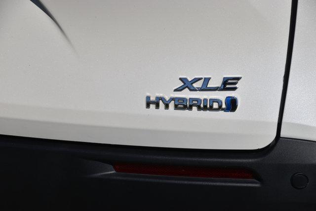 Photo of 2021 Blizzard Pearl Toyota Sienna