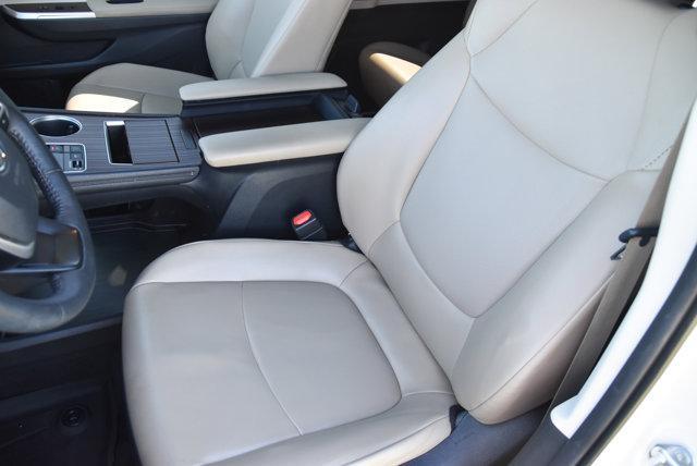 Photo of 2021 Blizzard Pearl Toyota Sienna