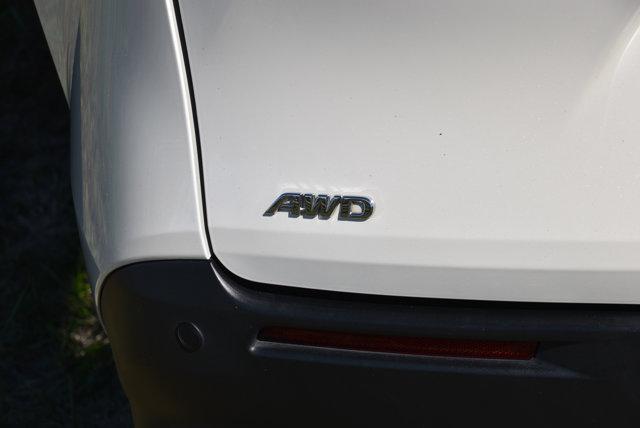 Photo of 2021 Blizzard Pearl Toyota Sienna