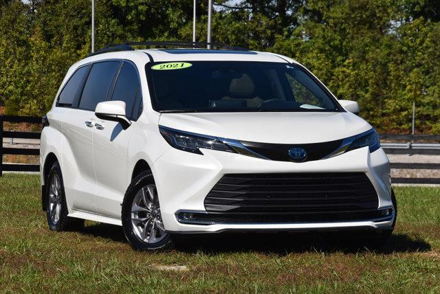 Photo of 2021 Blizzard Pearl Toyota Sienna