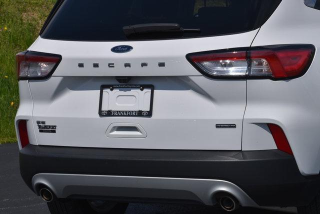 Photo of 2021 Oxford White Ford Escape