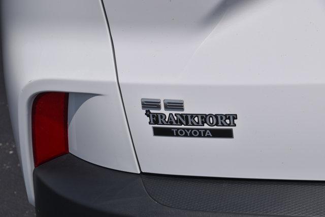 Photo of 2021 Oxford White Ford Escape