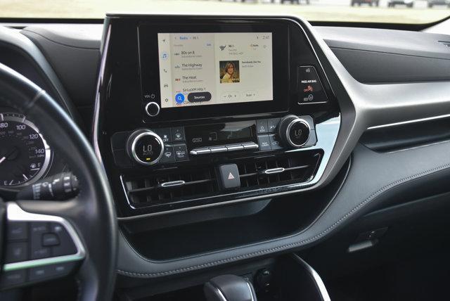 Photo of 2023 Wind Chill Pearl Toyota Highlander