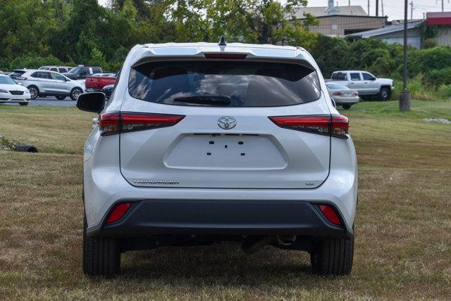Photo of 2023 Wind Chill Pearl Toyota Highlander