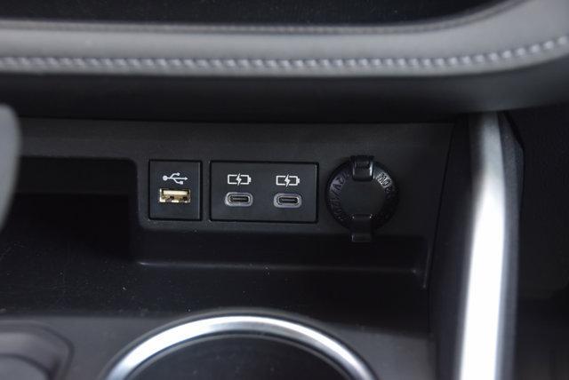 Photo of 2023 Wind Chill Pearl Toyota Highlander