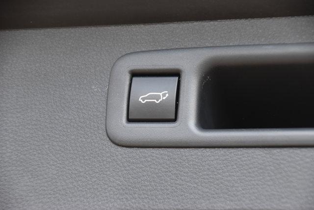 Photo of 2023 Wind Chill Pearl Toyota Highlander