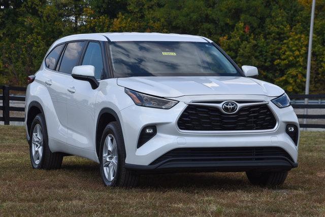 Photo of 2023 Wind Chill Pearl Toyota Highlander