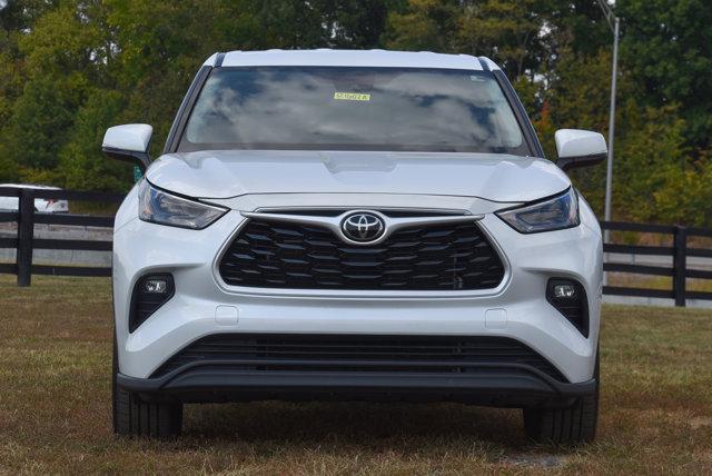 Photo of 2023 Wind Chill Pearl Toyota Highlander