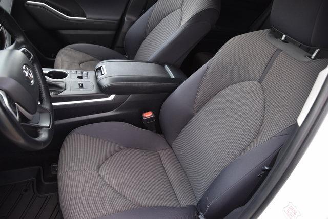 Photo of 2023 Wind Chill Pearl Toyota Highlander