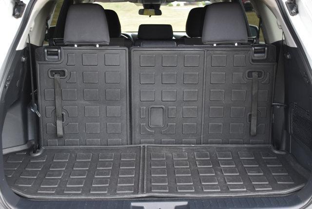 Photo of 2023 Wind Chill Pearl Toyota Highlander