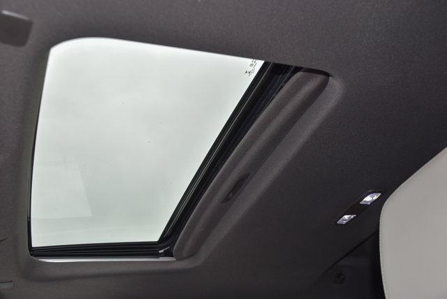 Photo of 2019 Summit White GMC Sierra 1500