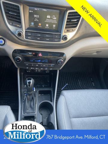 Photo of 2018 Molten Silver Hyundai TUCSON