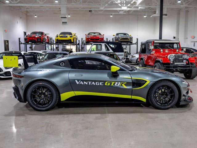 Photo of 2022 Green Aston Martin Vantage