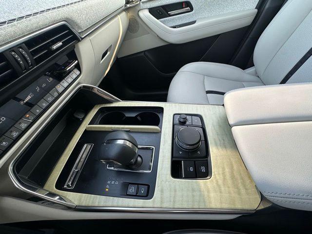 Photo of 2024 Rhodium Mazda CX-90