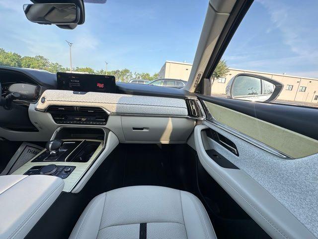 Photo of 2024 Rhodium Mazda CX-90