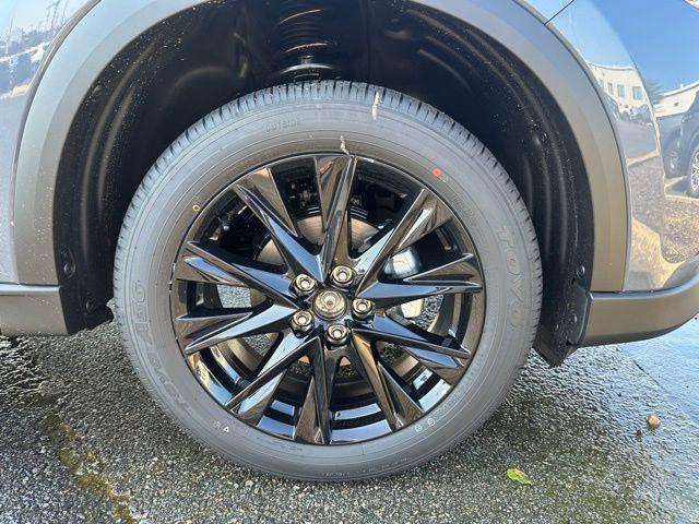 Photo of 2025 Gray Metallic Mazda CX-5