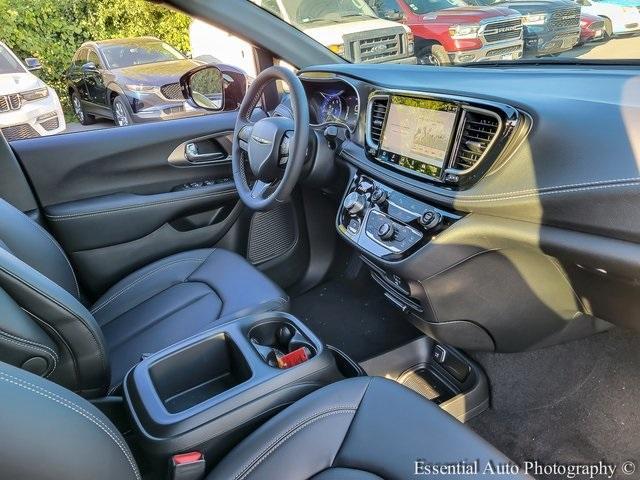 Photo of 2026 Diamond Black Chrysler Pacifica