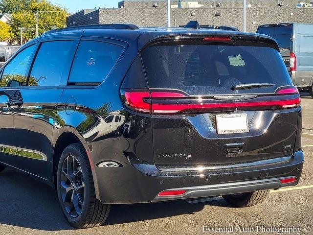 Photo of 2026 Diamond Black Chrysler Pacifica