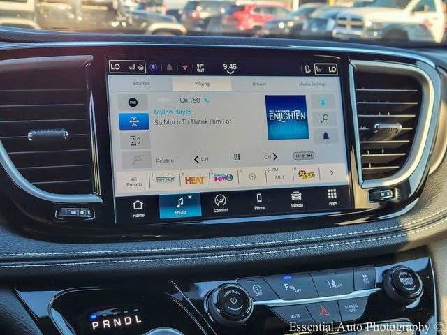 Photo of 2026 Diamond Black Chrysler Pacifica