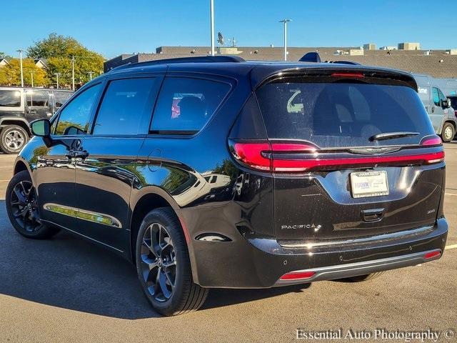 Photo of 2026 Diamond Black Chrysler Pacifica
