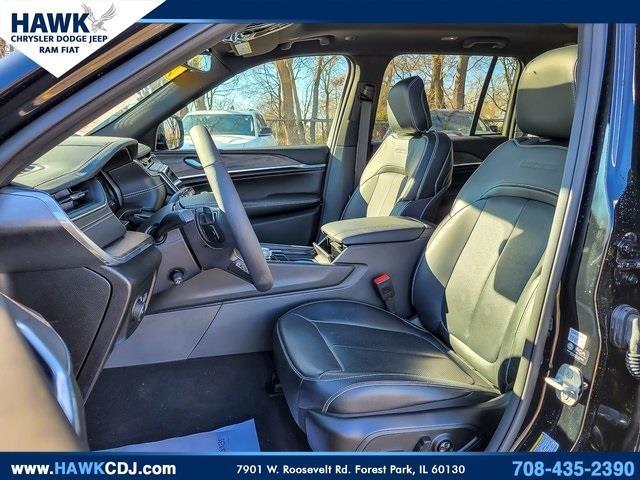 Photo of 2024 Diamond Black Jeep Grand Cherokee