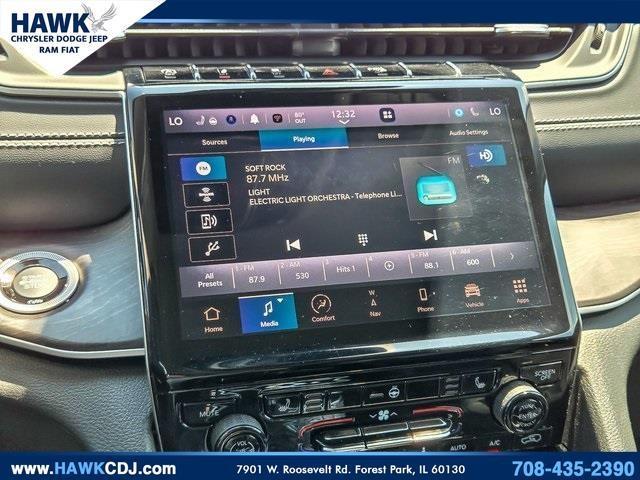 Photo of 2023 Diamond Black Jeep Grand Cherokee