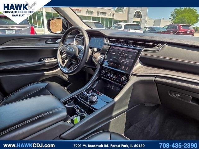Photo of 2023 Diamond Black Jeep Grand Cherokee