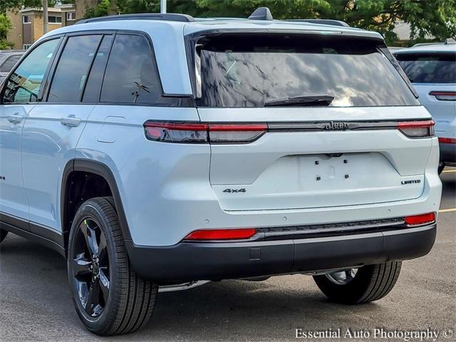 Photo of 2025 Bright White Clearcoat Jeep Grand Cherokee