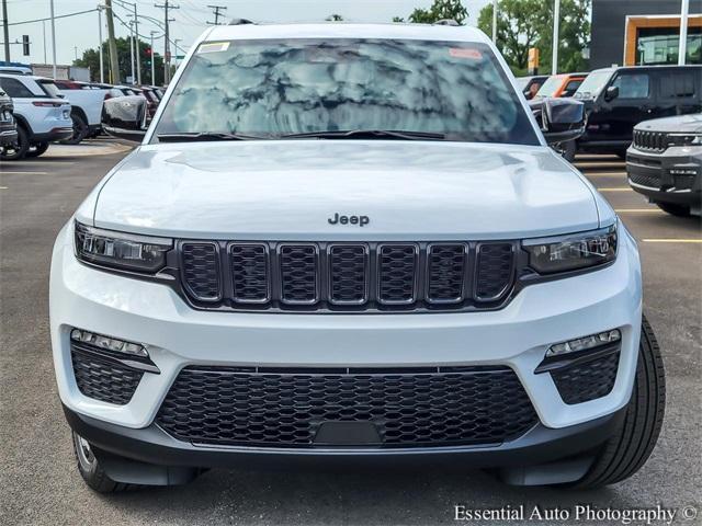 Photo of 2025 Bright White Clearcoat Jeep Grand Cherokee