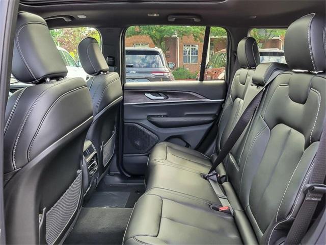 Photo of 2025 Bright White Clearcoat Jeep Grand Cherokee