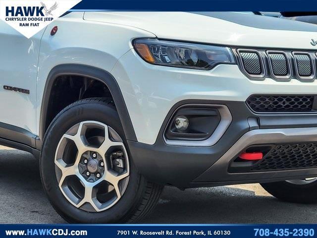 Photo of 2022 Bright White Clearcoat Jeep Compass